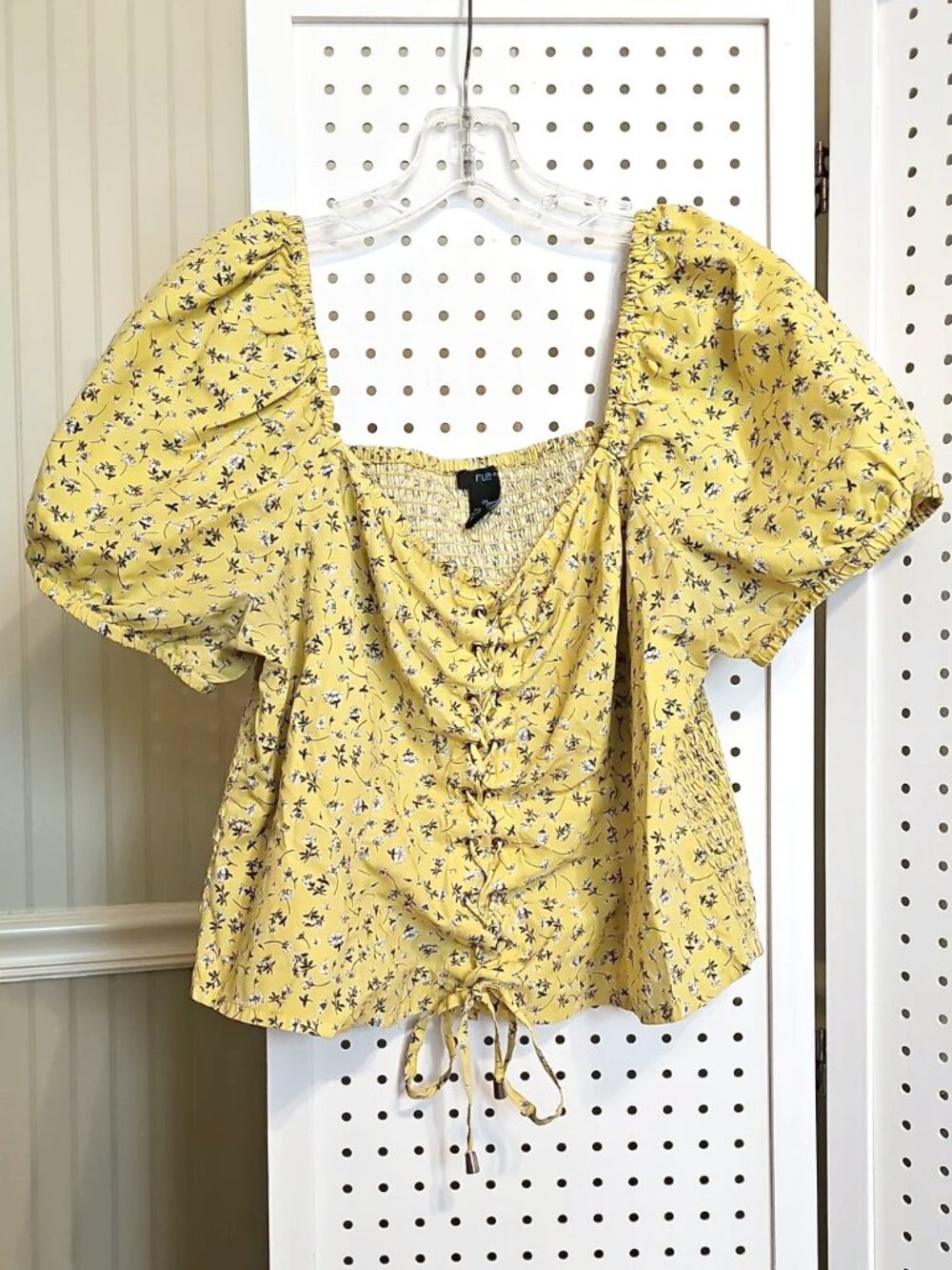 Plus Size Rue21+ 2X Yellow Ditsy Floral Puff-Sleeve Lace-Up Cropped Top